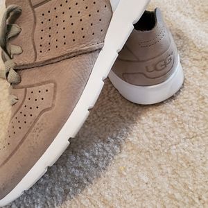 UGGS SNEAKERS